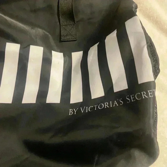 Victorias Secrets Gym Bag with mesh side pockets and straps to carry NWOT - Picture 4 of 12